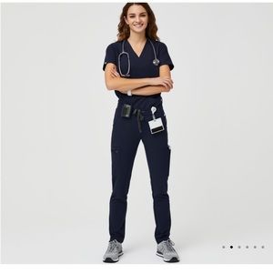2 piece set - FIGS XS SCRUB TOP + PETITE YOLA PANTS